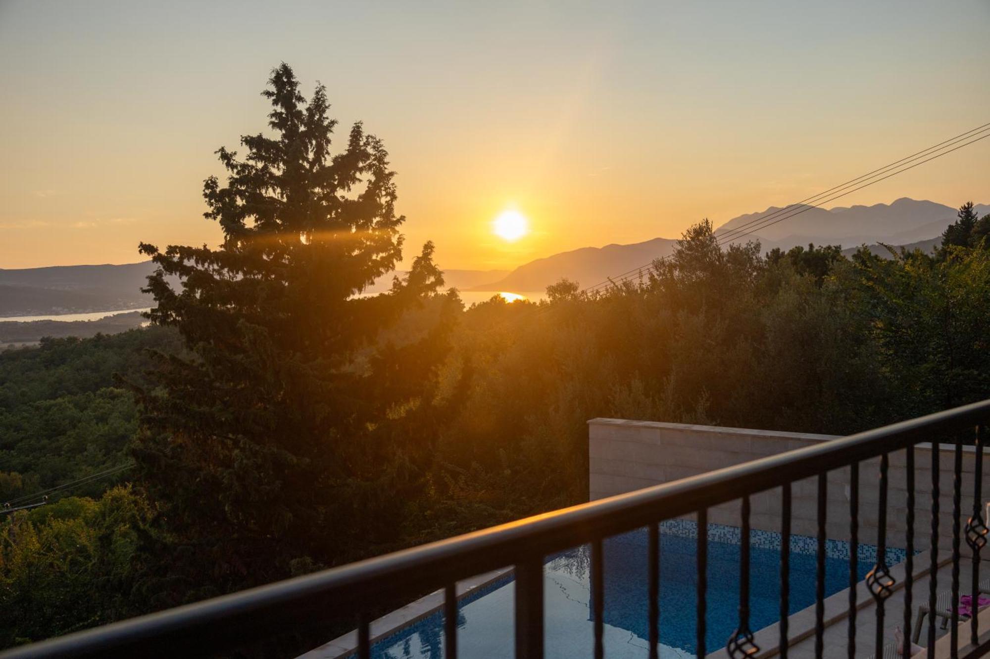 Panorama Bay Luxury Apartments Kotor Luaran gambar